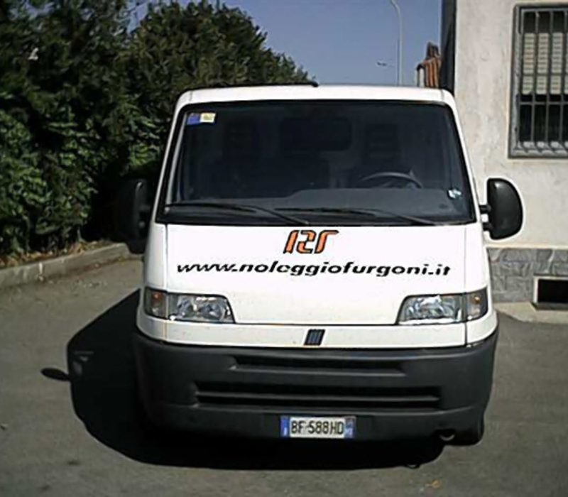 Furgone dell'azienda di trasporti Rocchi Trasporti